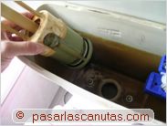 bricolaje de fontaneria - arreglar una cisterna - descargador desmontado