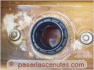 bricolaje de fontaneria - pieza no desmontada del descargador viejo