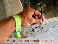 foto de pulsera antiestatica - ensamblaje de un pc - montar una placa base