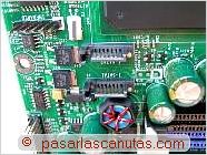 foto de conectores en placa base de discos SATA - ensamblaje de un pc - montar una placa base