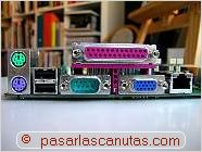 foto de conectores traseros de una placa base - ensamblaje de un pc - montar una placa base