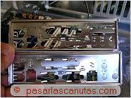 foto de plaquitas traseras de caja de ordenador - ensamblar un pc - conectores