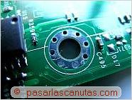 foto de punto - corona y taladro de punto de atornillado de placa base - ensamblar un pc - conectores