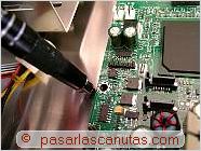 foto de rotulador marcando algunos puntos de atornillado en la placa base - ensamblar un pc - conectores