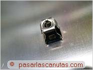 foto de separador met�lico instalado en placa base - ensamblar un pc - conectores