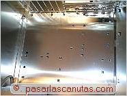 foto del interior de caja de pc con separadores de sujeci�n o montaje de placa base instalados - ensamblar un pc - conectores