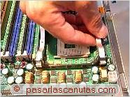 foto de piezas met�licas de retenci�n de disipador de CPU - Ensamblaje de pc - Montar CPU y dar pasta t�rmica
