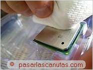 foto de limpiar CPU - Ensamblaje de pc - Montar CPU y dar pasta t�rmica