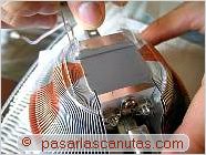 foto de fina pel�cula de pasta t�rmica uniformemente distribu�da sobre el disipador - Ensamblaje de pc - Montar CPU y dar pasta t�rmica