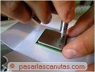 foto de dar pasta t�rmica en CPU - Ensamblaje de pc - Montar CPU y dar pasta t�rmica