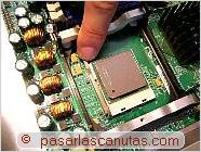 foto de instalar el procesador o CPU con cuidado de no tocar la pasta t�rmica - Ensamblaje de pc