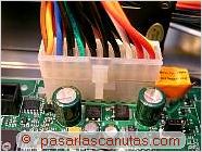foto de conector de fuente de alimentacion de pc tipo ATX - Ensamblaje de pc - Montaje de la fuente de alimentaci�n