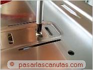 foto atornillando la grabadora - Ensamblaje de un pc - instalar grabadora de DVD