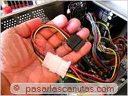 foto de adaptador de alimentaci�n de disco serial ATA conectado - Ensamblaje de un pc - instalar disco duro