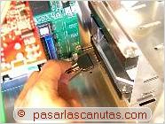 foto conectando alimentaci�n de disco SATA - Ensamblaje de un pc - instalar disco duro