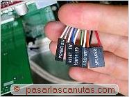 foto de conectores miscel�neos de pulsadores y luces LED frontales - Ensamblaje de un pc - conexiones