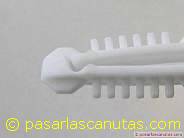 foto del engarce de las dos puntas de la grapa-taco - grapas tacos en bricolaje - materiales de bricolaje