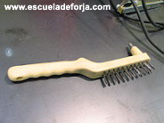 Bricolaje en Hierro forjado: la piqueta y el cepillo en una misma pieza