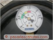 bricolaje agua caliente solar piscina - medida de la presi&oacute;n