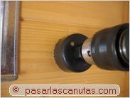 instalar aire acondicionado split - cmenzando a taladrar