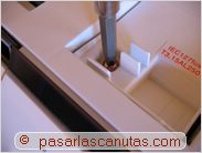 instalar aire acondicionado split - tornillo de tapa de conexiones electricas