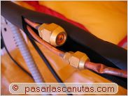 instalar aire acondicionado split - tapones de los tubos de la unidad interior