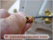 instalar aire acondicionado split - union de cable pelado a tornillo