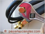 instalar aire acondicionado split - quitando tapon superior