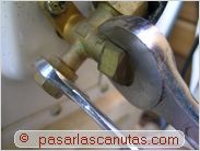 instalar aire acondicionado split - quitar tapon de valvula de llenado