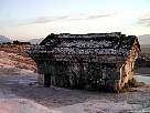 foto de Turqu�a: tumba en la ciudad de Hierapolis