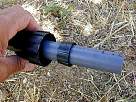 foto introduciendo el extremo del tubo de PVC por el anillo de retenci�n