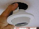 Bricolaje - Instalar lampara halogena - foto probando soporte de l�mpara hal�gena en agujero