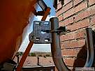 Bricolaje - instalar una antena parabolica - detalle de posicionador vertical de antena parab�lica