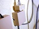 foto de roseta y derivador RDSI, con el cable UTP equipado con conector RJ-45 reci�n hecho conectado