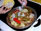 a�adiendo calamares