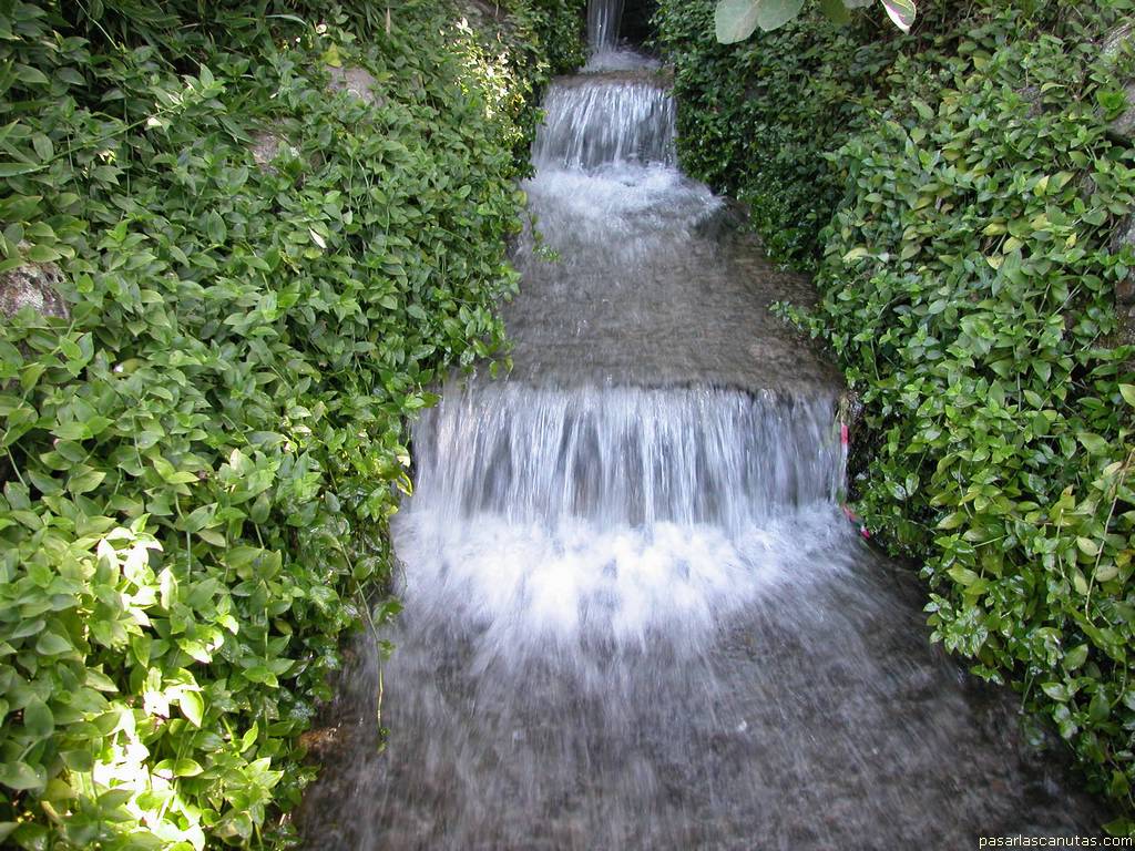 fondo de pantalla de escalones de la acequia del molino