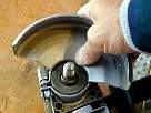 m�quinas de bricolaje - la amoladora angular o radial - foto de  encajando el protector