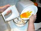 foto de a�adir yemas de huevos