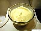 foto de crema de claras y yemas de huevos batidas