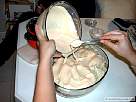 poniendo la crema sobre la bechamel