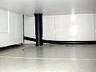 riego por goteo automatico en un piso - foto bajo muebles de tubo de riego por goteo