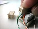 conectar una roseta RJ45 - bricolaje del pc - foto de poner tapa que hace punch down en roseta RJ45